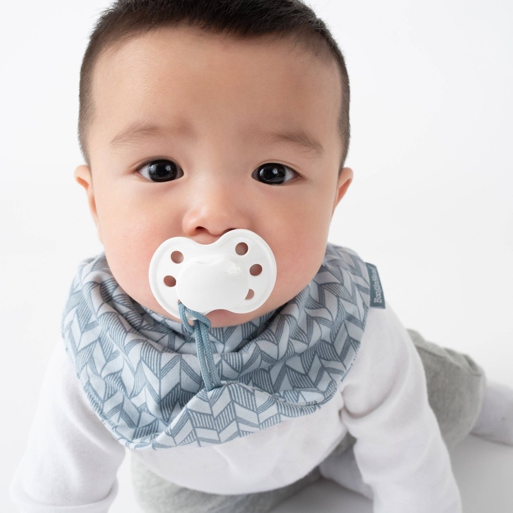 BooginHead Blue Feather 2-Pack Pacifier Holder Bib